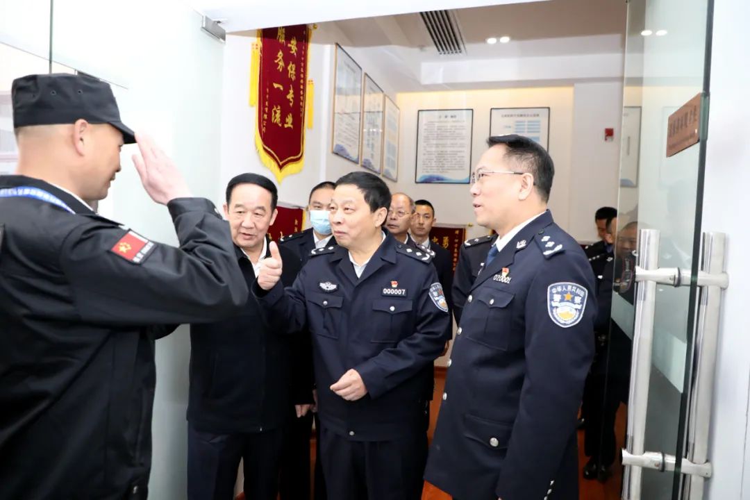 湖南省公安廳黨委委員、副廳長(zhǎng)譚學(xué)軍同志到衡陽(yáng)督導(dǎo)調(diào)研公安工作(圖4)