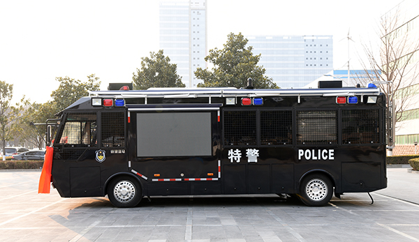 城市治安的“航空母艦”||安徽懷寧縣采購(gòu)移動(dòng)警務(wù)站(圖4) 城市治安的“航空母艦”||安徽懷寧縣采購(gòu)移動(dòng)警務(wù)站(圖4)
