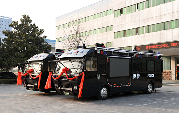 城市治安的“航空母艦”||安徽懷寧縣采購(gòu)移動(dòng)警務(wù)站(圖3) 城市治安的“航空母艦”||安徽懷寧縣采購(gòu)移動(dòng)警務(wù)站(圖3)