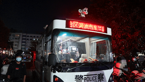 警務(wù)前移 觸角前伸——“移動(dòng)警務(wù)室”亮相東蘭街頭(圖8) 警務(wù)前移 觸角前伸——“移動(dòng)警務(wù)室”亮相東蘭街頭(圖8)